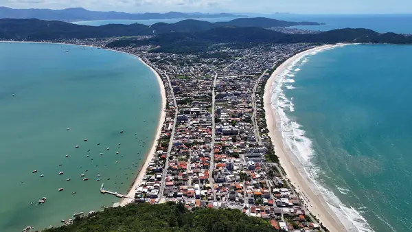 Bombinhas 2026: o Que Custa Morar na Península Mais Cara de SC