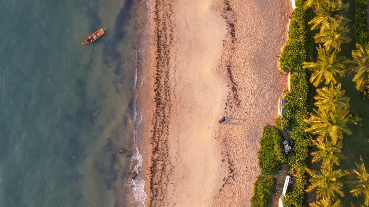 Bombinhas 2026: Como o Turismo Premium Está Valorizando o M²