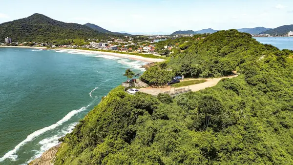 Cabeçudas Itajaí 2026: Frente-Mar Vizinha de Praia Brava