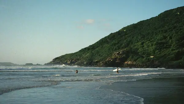 Campeche Florianópolis 2026: Surf, Tech e Apartamentos Alto Padrão