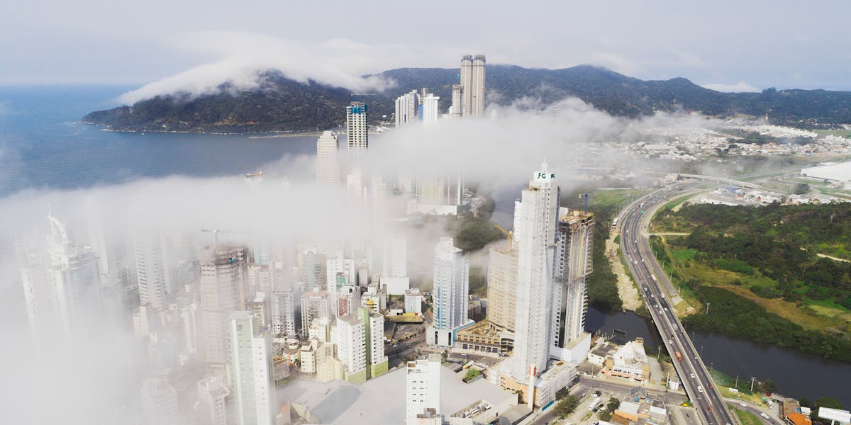 Custo de Vida em Balneário Camboriú em 2026: Quanto Gasta Quem Mora no Topo