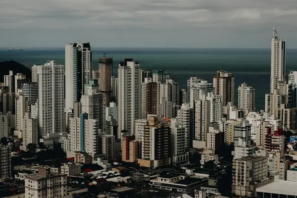 Mercado de Luxo em BC 2026: Quanto Vale uma Vista Para o Mar Em Cada Quadra