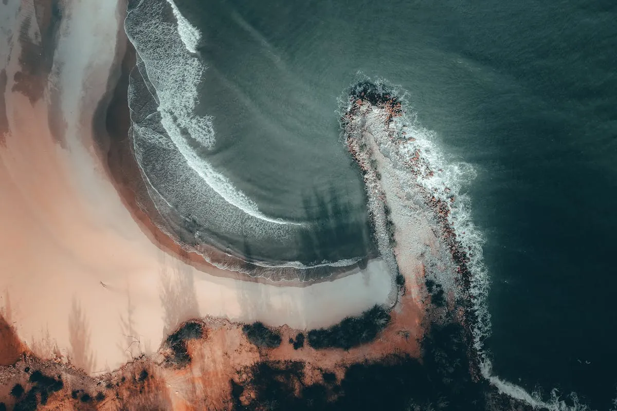 Litoral Norte vs Litoral Sul de SC: Onde Morar e Investir em 2026