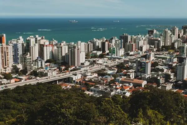 Onde Morar em Itapema 2026: o Trade-off Entre Meia Praia e Morretes